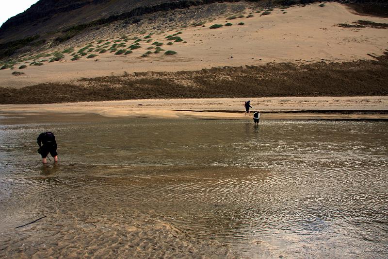 IMG_8036-e.jpg - Vaðið yfir ósinn