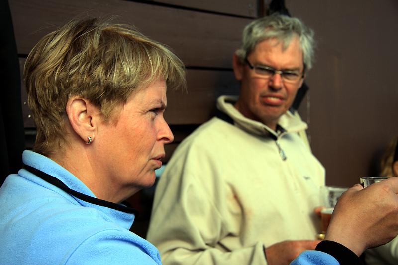 IMG_8083-e.jpg - Anna heldur ræðu. Gaui fylgist með af athygli