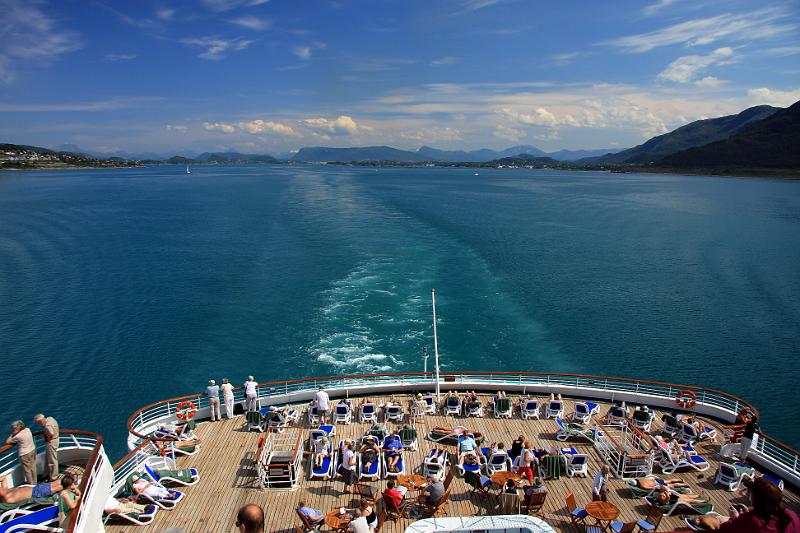 IMG_8664-e.jpg - Sailing out from Ålesund