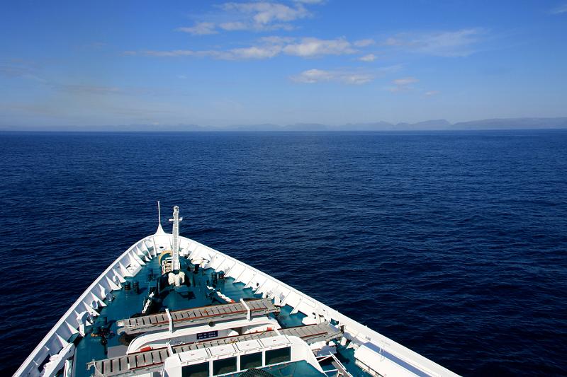 IMG_8726-e.jpg - The Faroes ahead