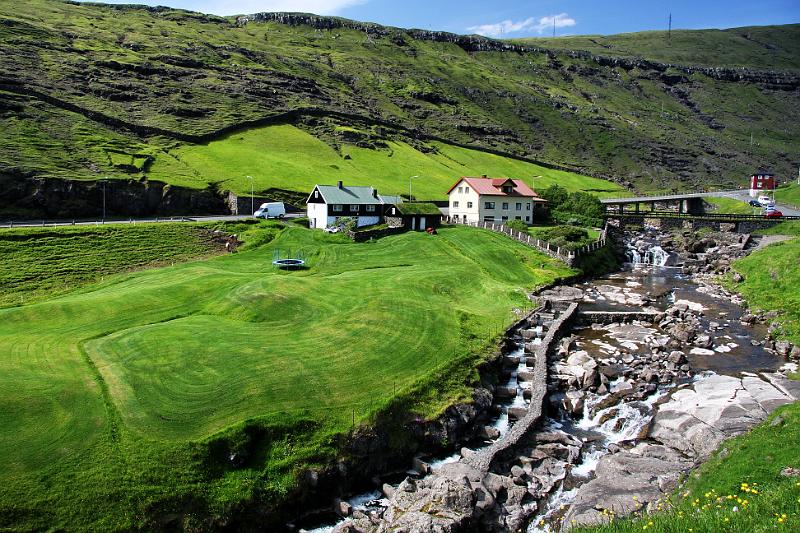 IMG_8774-e.jpg - The fish ladder in Leynar