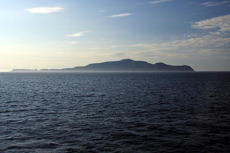 IMG_8814-e.jpg - Leaving the Faroes