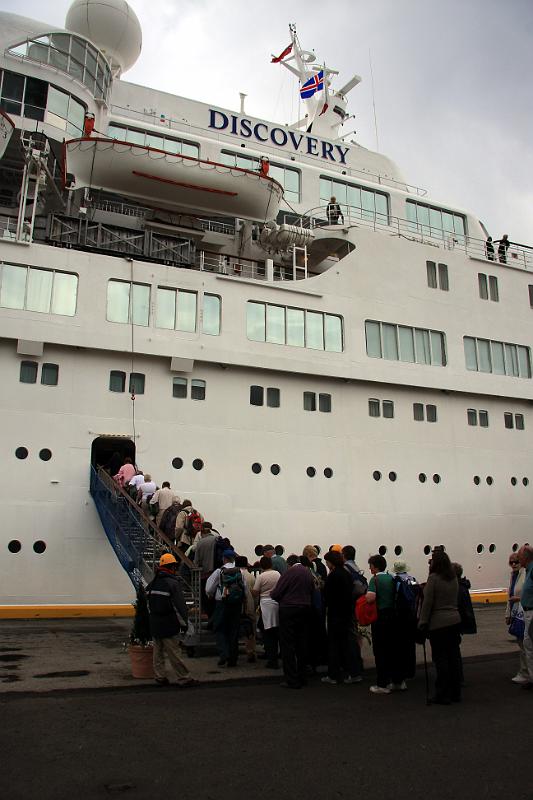IMG_8849-e.jpg - Boarding the ship