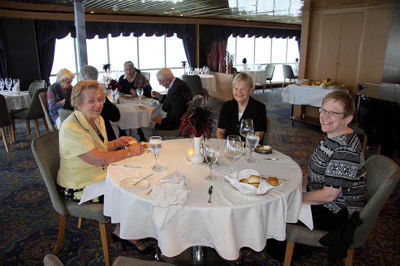 IMG_8887-e.jpg - Dining in the Yact Club