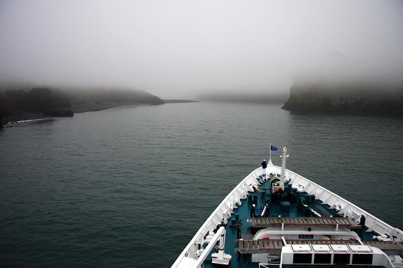 IMG_8927-e.jpg - Entering the port of Vestmannaeyjar on Heimaey