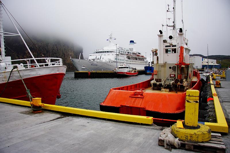 IMG_8968-e.jpg - The Discovery in port, Vestmannaeyjar