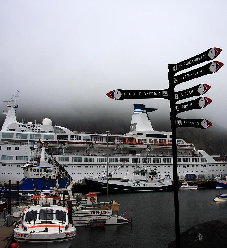 IMG_8974-e.jpg - Street signs in Vestmannaeyjar