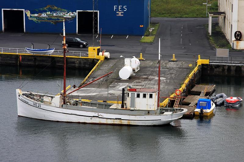 IMG_8986-e.jpg - An old fishing boat in Vestmannaeyjar harbour