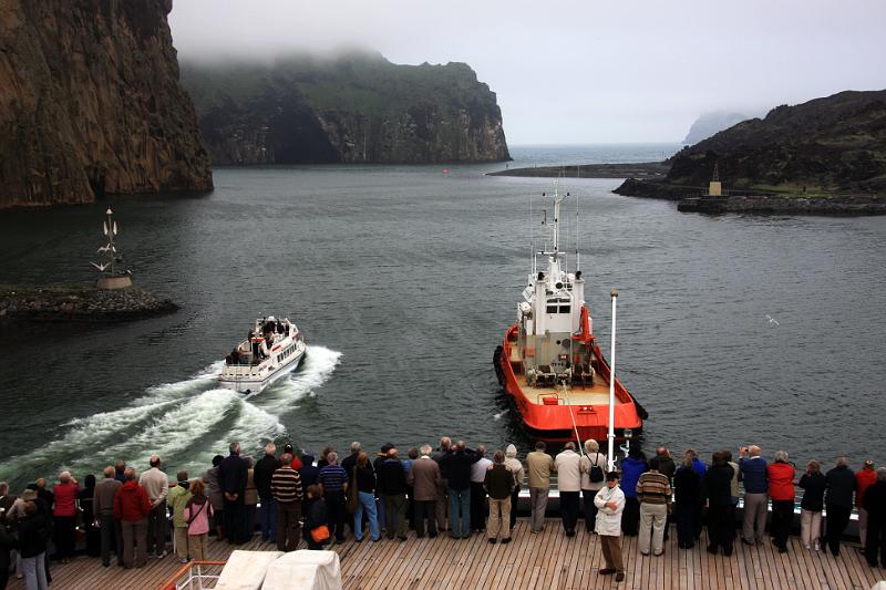 IMG_8988-e.jpg - On the way out of the port - towed backwards