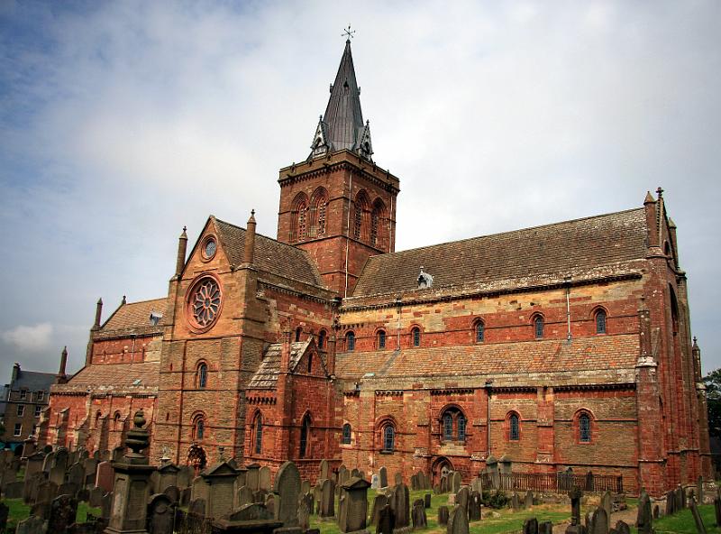 IMG_9063-e.jpg - The Old church in Kirkwall, Orkney
