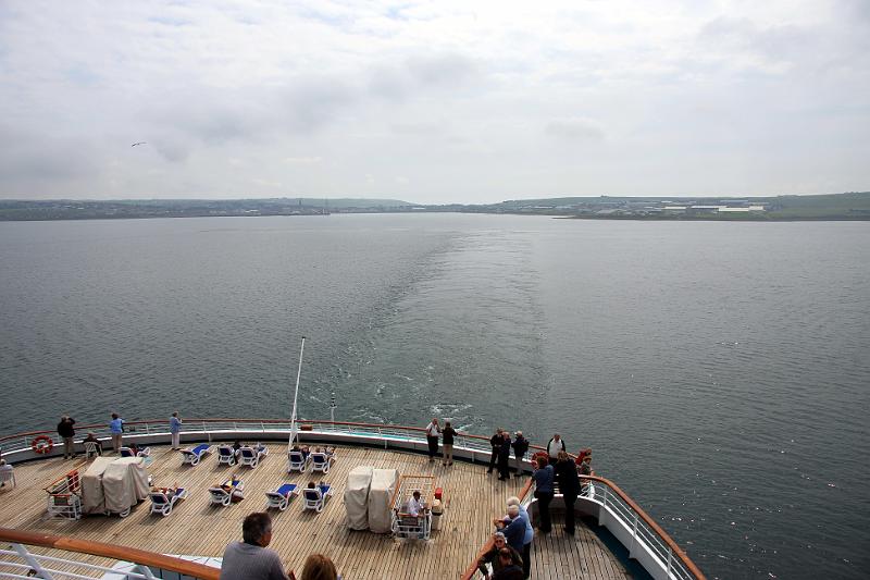 IMG_9085-e.jpg - Leaving the Orkneys