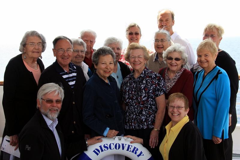 IMG_9122-e.jpg - The Elderhostel group, Eirikur, the site coordinator and Debb, the group leader, in the front