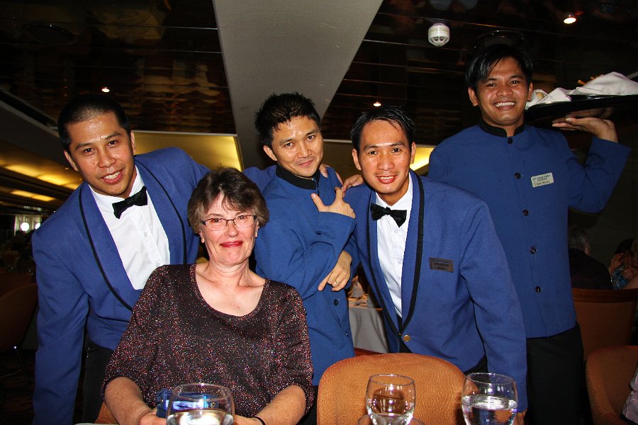 IMG_14097-e.jpg - Karen - the tour leader - with the staff of the restaurant, Raffie, ?, Alexander and Elbert