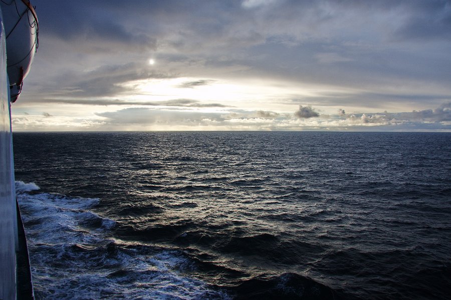 IMG_14104-e.jpg - At sea on the way to the Faores