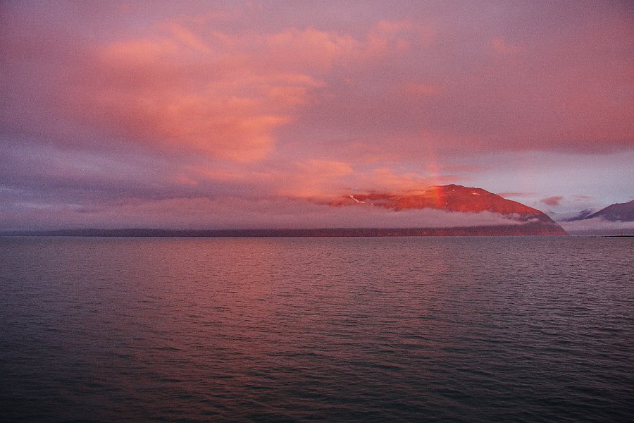IMG_14191-e.jpg - Entering Eyjafjordur in the early morning sun