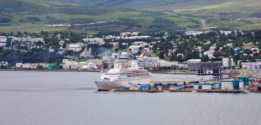 IMG_14215-e.jpg - Discovery in Akureyri harbour
