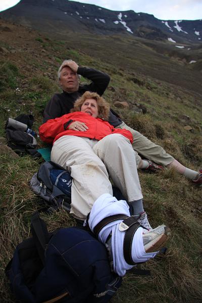 IMG_7662.JPG - Þá varð óhappið. Iðunn rann í lausamöl og fór úr ökklalið og brotnaði. Nú voru góð ráð dýr. Þá birtust...