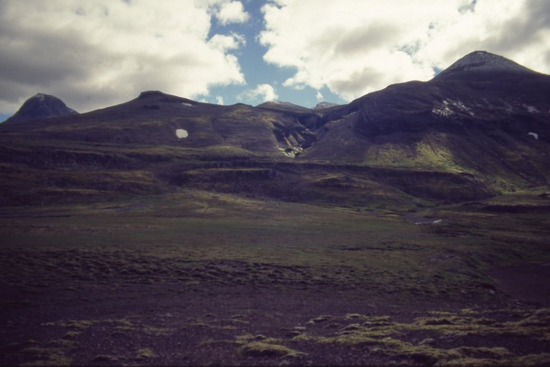 sli033-e.jpg - Botnssúlurnar séðar frá vatninu