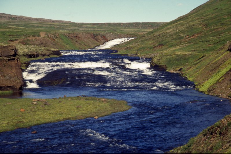 sli035-e.jpg - Fossar í Botnsá sem rennur úr Hvalvatni