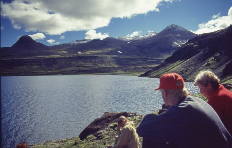 sli047-e.jpg - Komin yfir versta kaflann, sem var móbergsklöpp með örþunnu lausu malarlagi ofan á. Það var erfitt að fóta sig svo við skriðum þetta á köflum