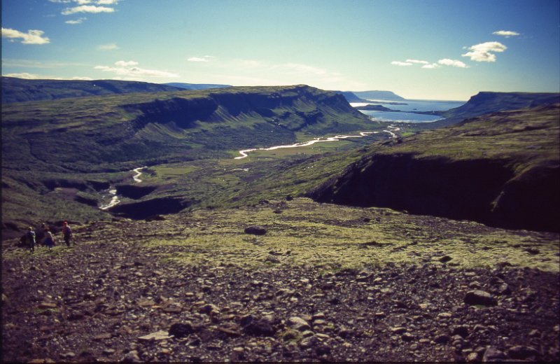 sli053-e.jpg - Séð niður Botnsdalinn og út á Hvalfjörð