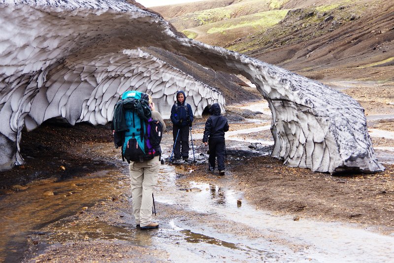 IMG_14417-e.jpg - Snjóbrúin hrundi nokkrum mínutum eftir að myndin var tekin ...