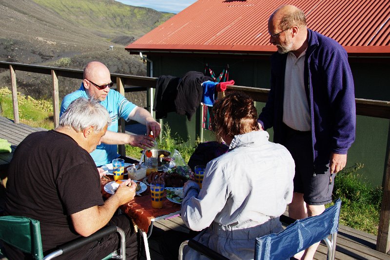 IMG_14508-e.jpg - Trússararnir - Árni þjónar til borðs