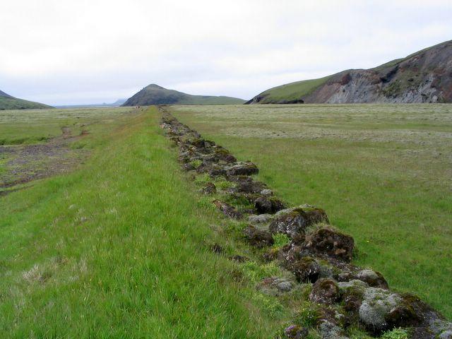 154_5420.jpg - Grjótgarðurinn stefnir á Litlahöfða