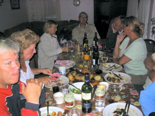 154_5442.jpg - Veislan  um kvöldið eftir góðan göngudag