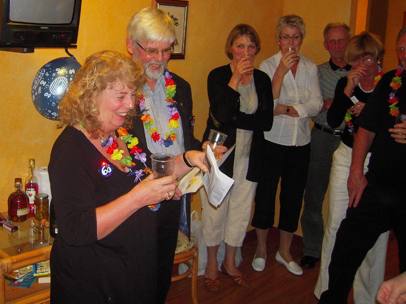 052-e.jpg - Afmælisbörnin eru hæst ánægð ...