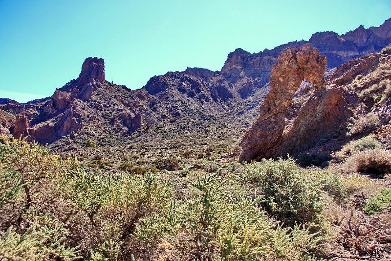 IMG_10961-ee.jpg - Kletturinn til hægri heitir Inniskór drottningar