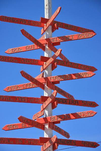 IMG_10994-e.jpg - Það voru aðeins 6125 km til Reykjavíkur, en 6061 á Norður pólinn. Eitthvað virðist vanta upp á mælingakunnáttu Spánverjanna!