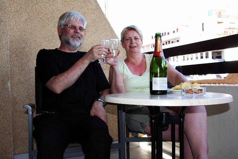 IMG_11007-e.jpg - Skálað í tilefni afmælisins í boði hótelsins.