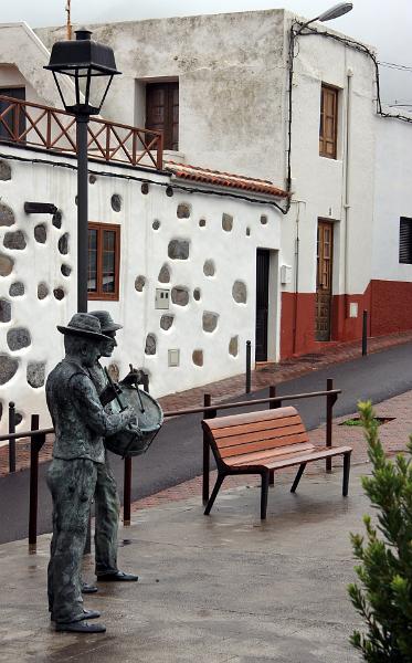 IMG_11055-e.jpg - Þessi bær heitir El Palmar. Þar voru þessar flottu styttur