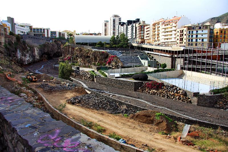 IMG_11066-e.jpg - Það rigndi dálítið á leiðinni og var þoka svo við stoppuðum ekkert fyrr en í höfuðborginni Santa Cruz de Tenerife