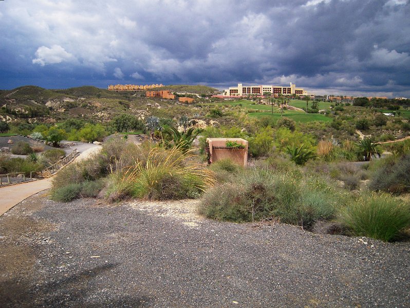 DSCN1559-e.jpg - Þarna sést 17. og 18. brautin og hótelið í baksýn. Myndin tekin af 14.