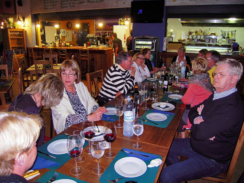 DSCN1568-e.jpg - ... og alir hinir á 19. í mat