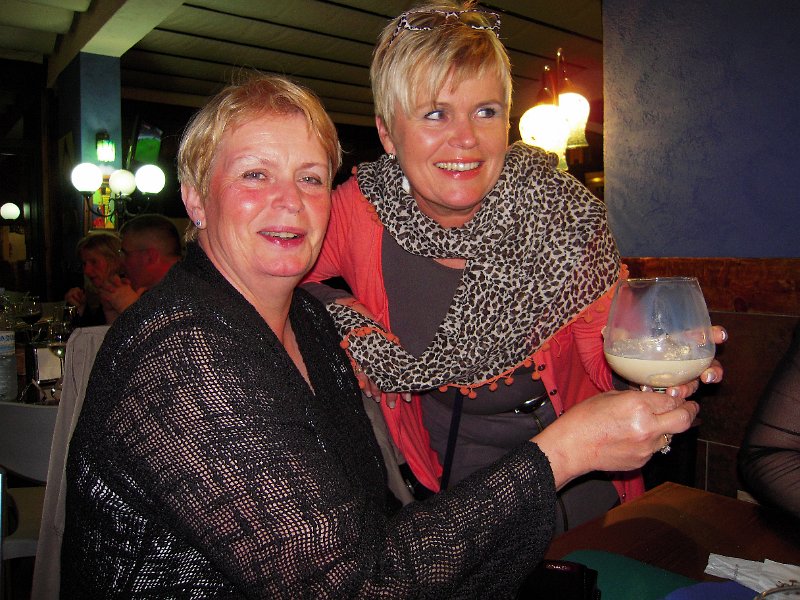 DSCN1572-e.jpg - Anna og afmælisbarnið ...