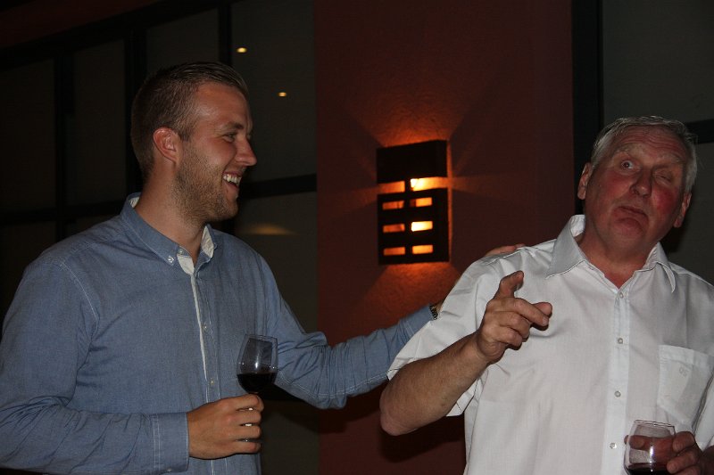 IMG_0745.JPG - Siggi Gúm var áberandi á lokakvöldinu. Hér gefur hann Magga auga...