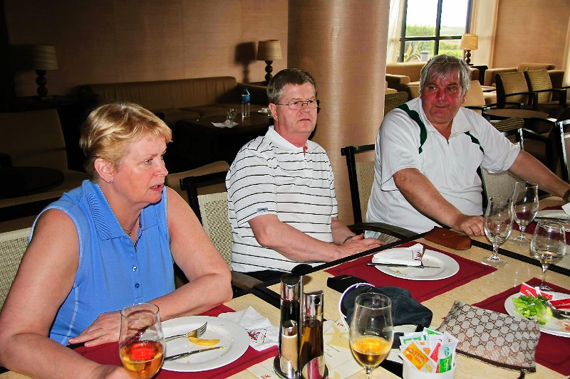 _MG_0572-e.jpg - Spjallað á barnum að loknu spili, Anna, Tryggvi og Halldór