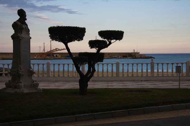 _MG_0603-e.jpg - Þetta er stytta af rithöfundinum Cervantes, sem skrifaði um Don Kíkóta. Styttan er í Garrucha