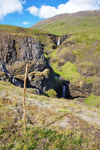 IMG_13598-e.jpg - Fyrstu fossar í Grundará á leiðinni upp Heydal. Fossarnir heita ekkert á kortum