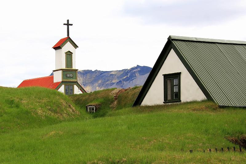 IMG_7746-e.jpg - Kirkjan og bærinn