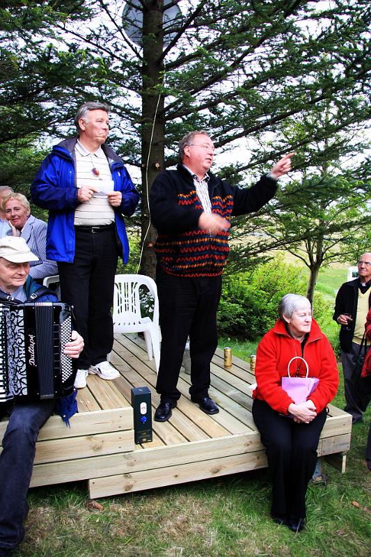 IMG_7820-e.jpg - ... og Gunnar lýsir staðháttum í Litlu-Niku ...