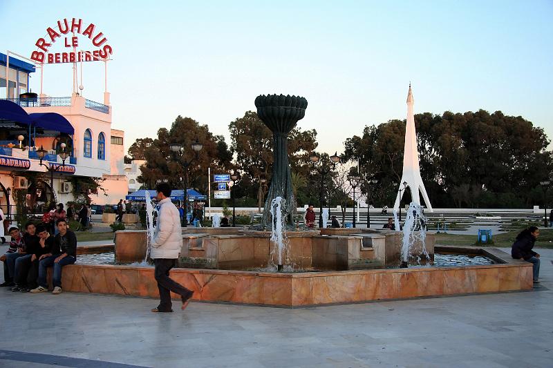 IMG_0569-e.jpg - Skemmtilegt torg við Medinuna í Hammamet