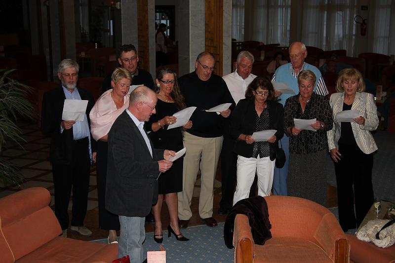 IMG_0581-e.jpg - Bláa liðið tekur út sín "verðlaun" fyrir að vera í 2. sæti í bændaglímu FB