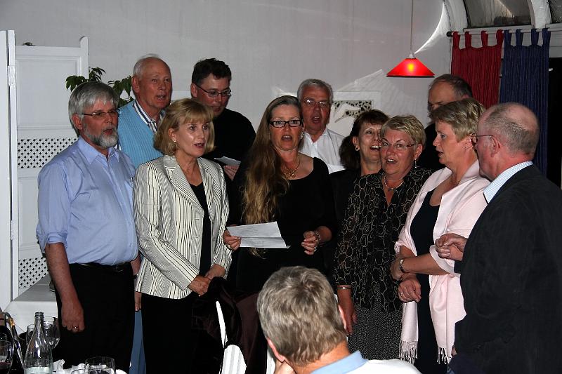 IMG_0599-e.jpg - Þar söng bláa liðið einnig eitt lag