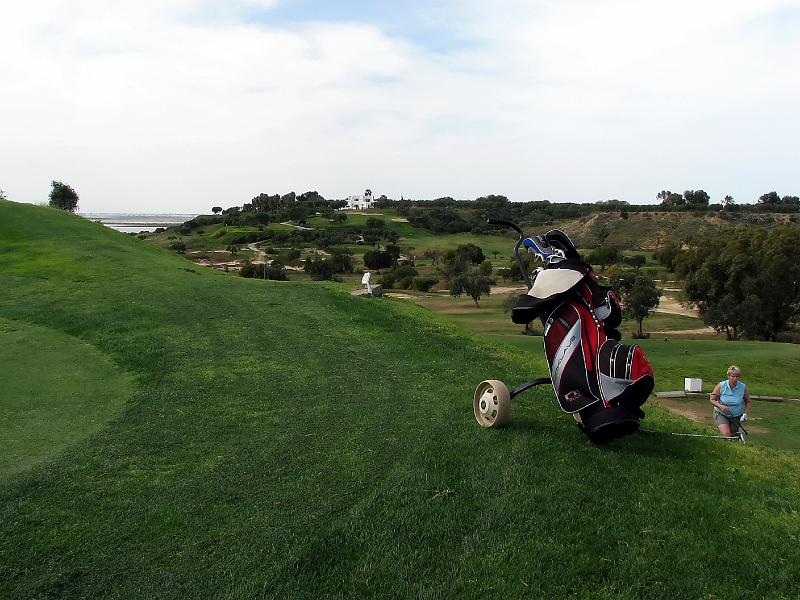 IMG_7252-e.jpg - Á 14. á Flamingo vellinum. Flötin uppi á hól! Klúbbhúsið í bakgrunni